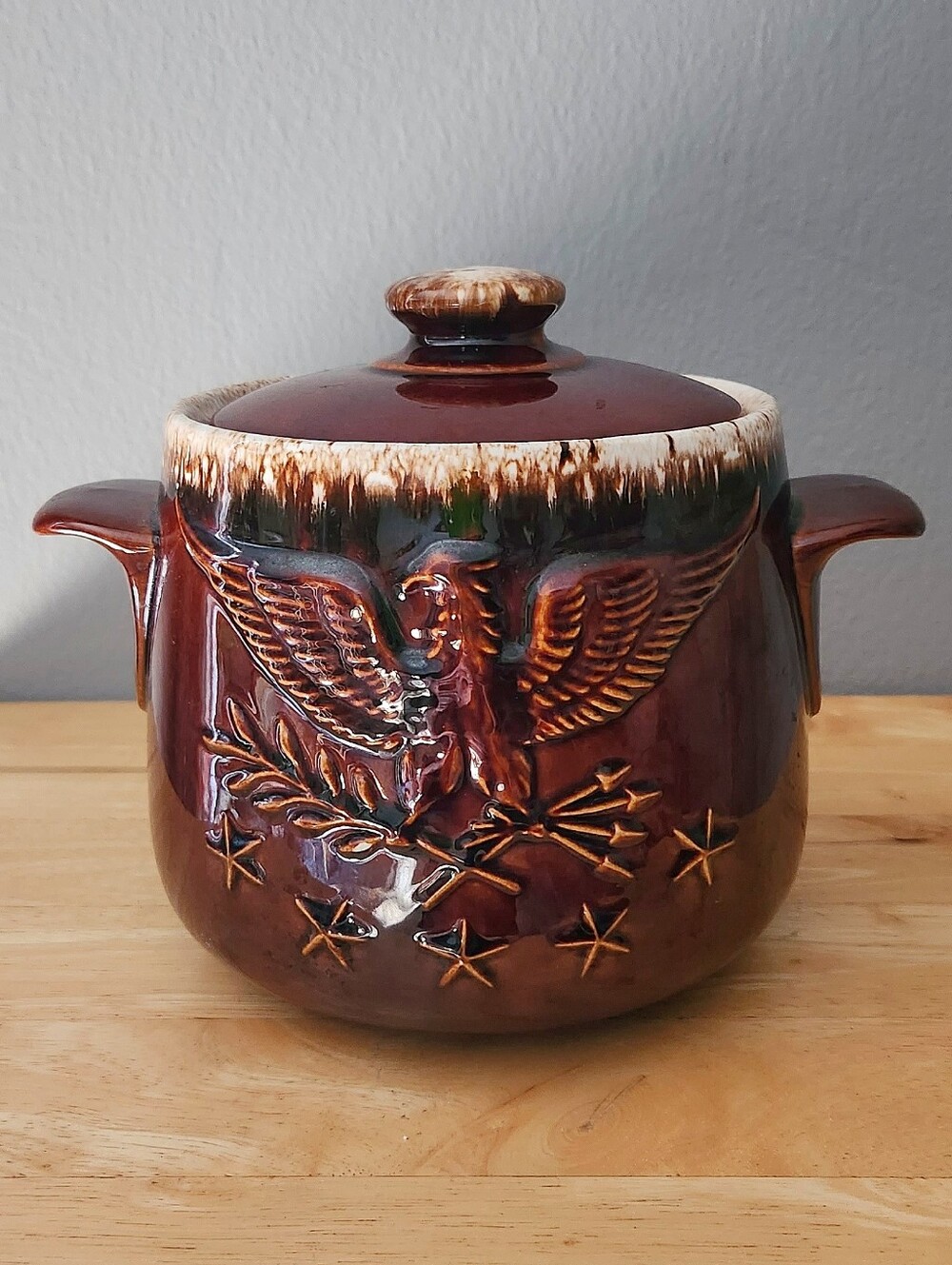 Vintage Hull Pottery Drip Glaze Bean Pot Bicentennial American Eagle